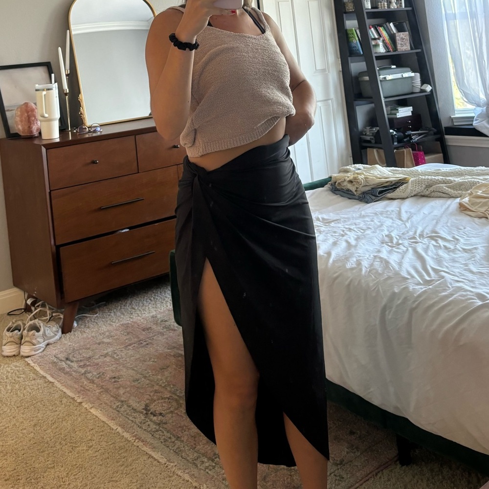 NEW WITH TAGS Skims swim sarong skirt
